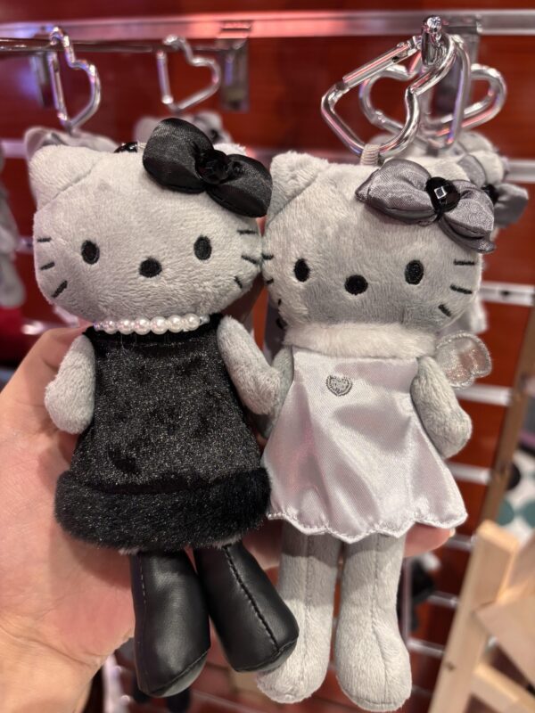 [日本預訂 超難買] 長腿 Hello Kitty 最新黑天使掛飾 - Image 4
