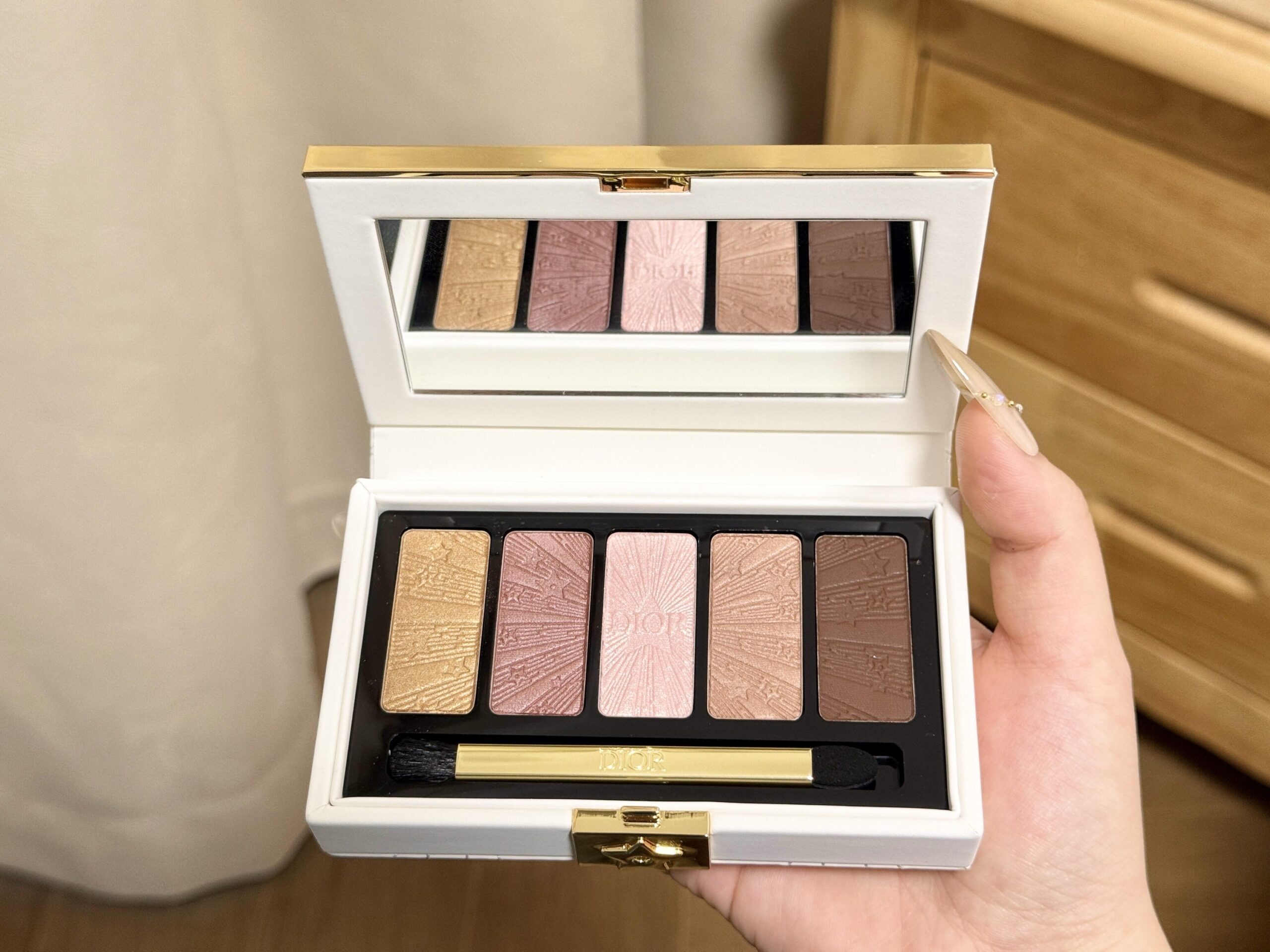 Dior 2025聖誕限定 奇幻星願5色眼影盤 - Image 3
